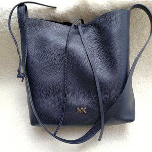 Michael Kors Logo Bucket Bag Large